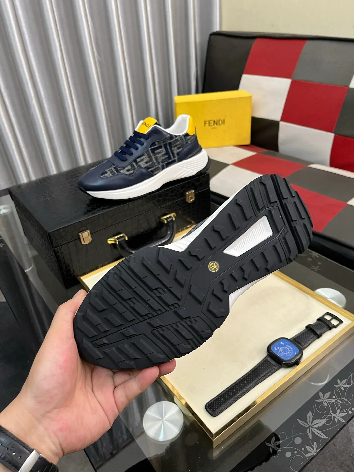 Men's Men's Shoes💰458⌚️⌚️[Fendi] Fendi's latest casual shoes for men! Available at counters simultaneously! A one-to-one replica of the original. Made entirely of imported top-grain calfskin, the interior is made of top-grain water-dyed cowhide, and the original factory-supplied rubber outsole. Leading new fashion concepts. Matching code: 38-443️⃣Colors available